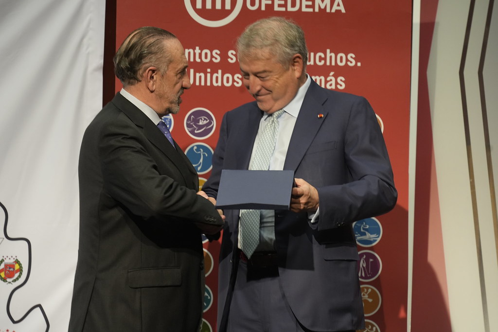 _a740702_54141446143_l