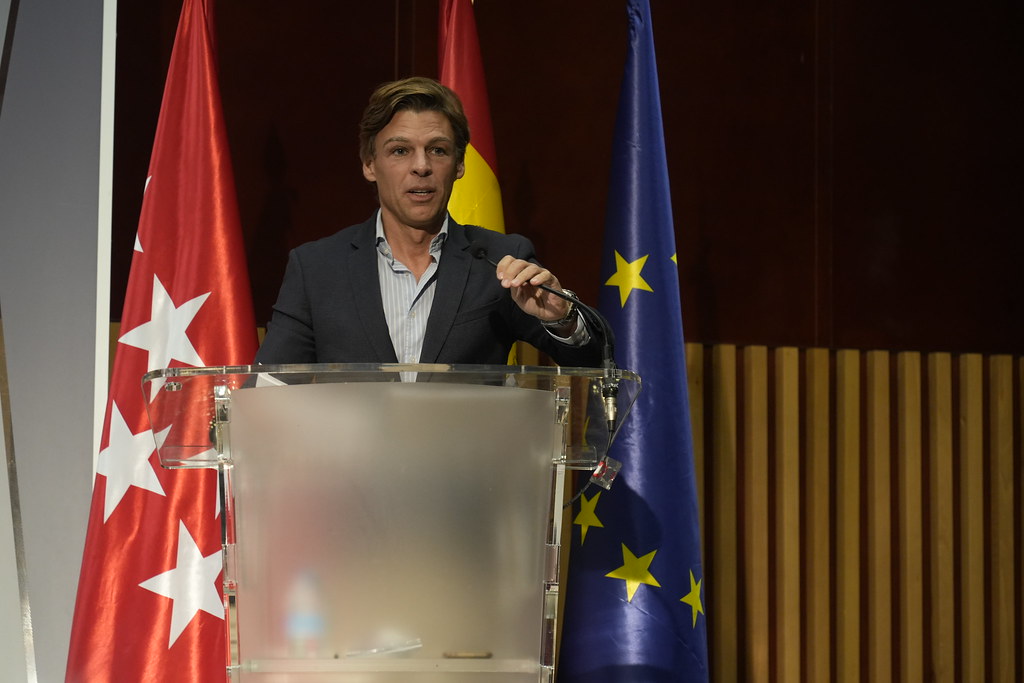 _a740729_54141168921_l