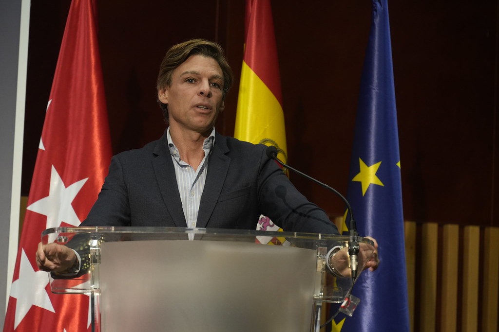 _a740731_54141441838_l