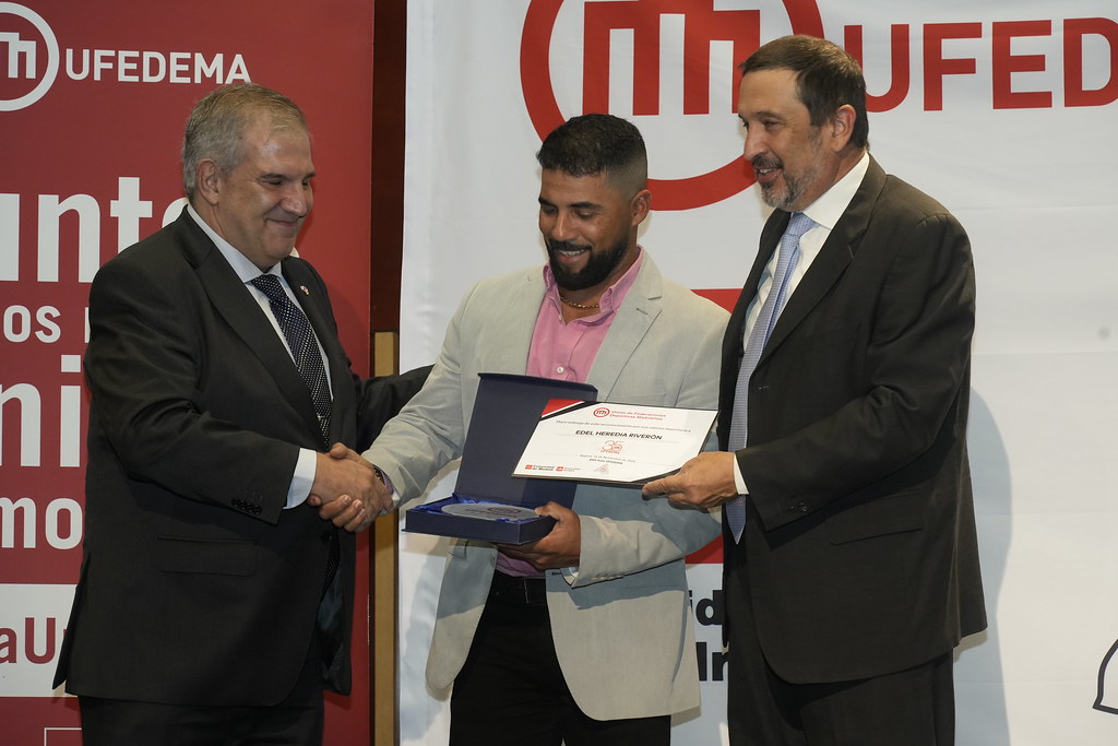 _a740831_54141168381_l