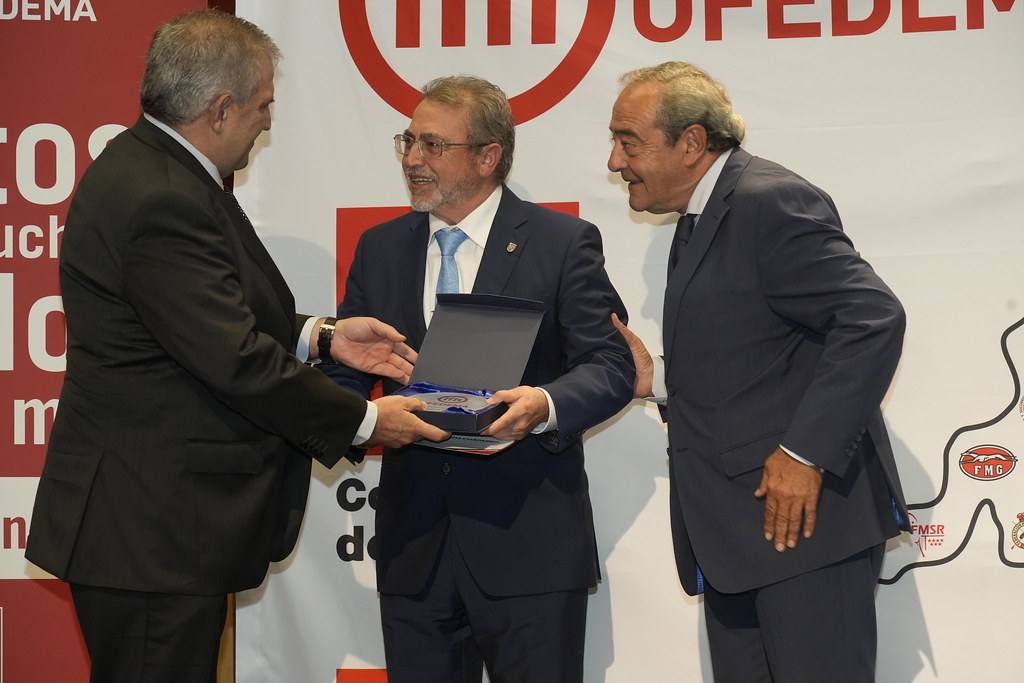 _a740840_54140313317_l