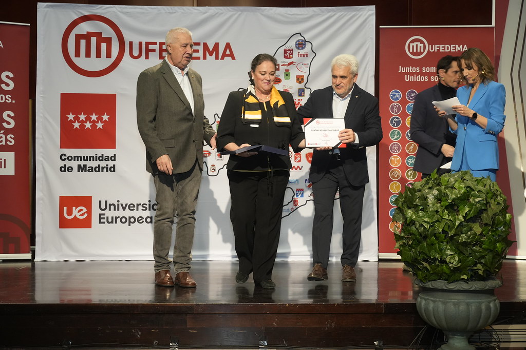 _a740936_54141492799_l