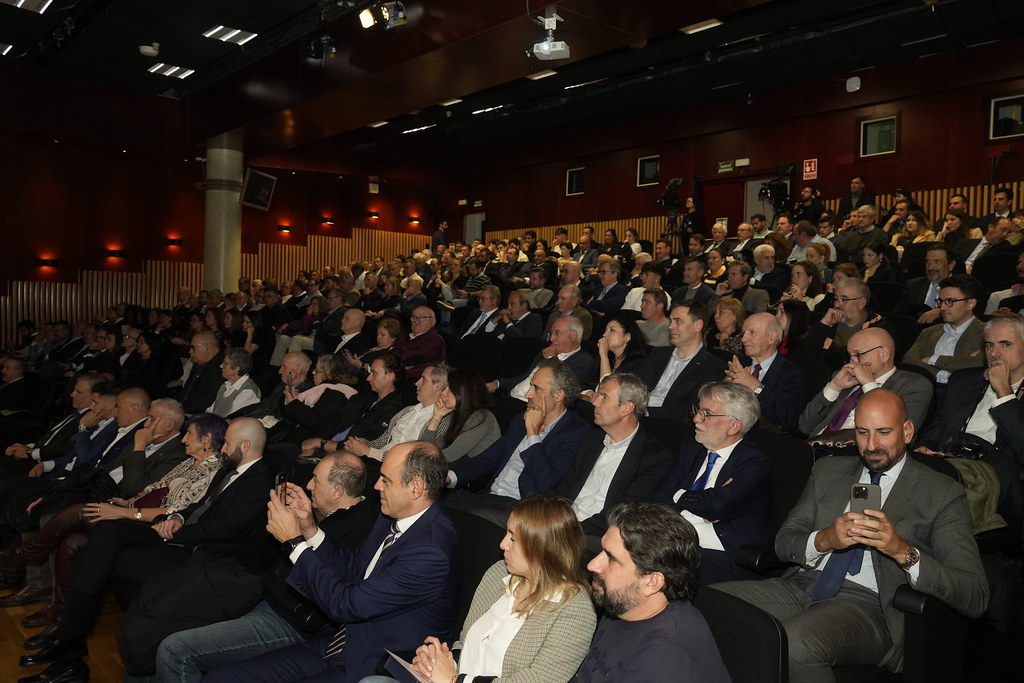 _a740978_54141492594_l