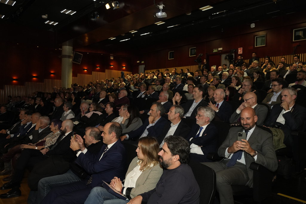 _a740979_54141492579_l