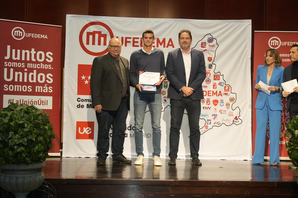 _a741144_54140311447_l