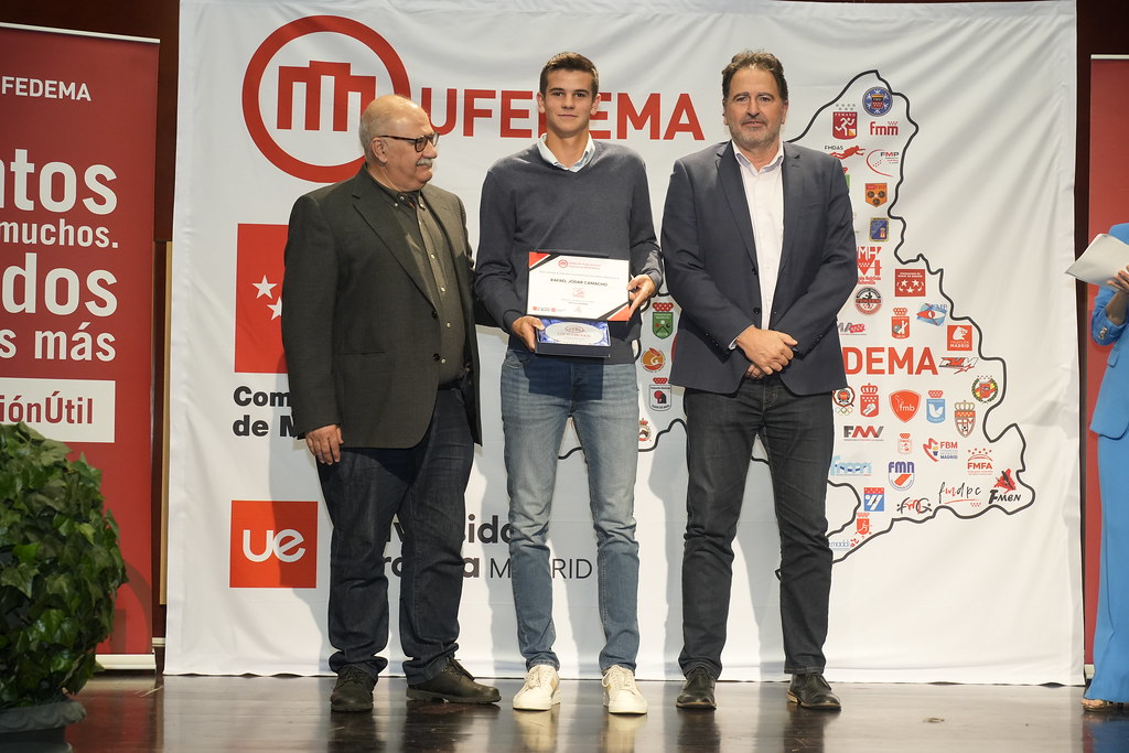 _a741147_54141443593_l