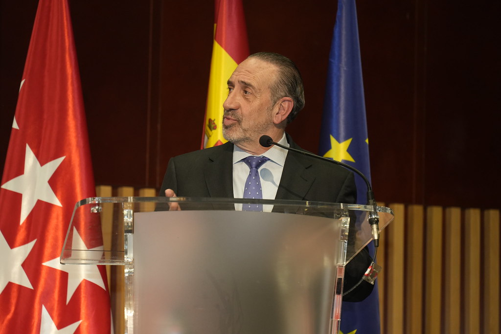 _a741235_54140310702_l