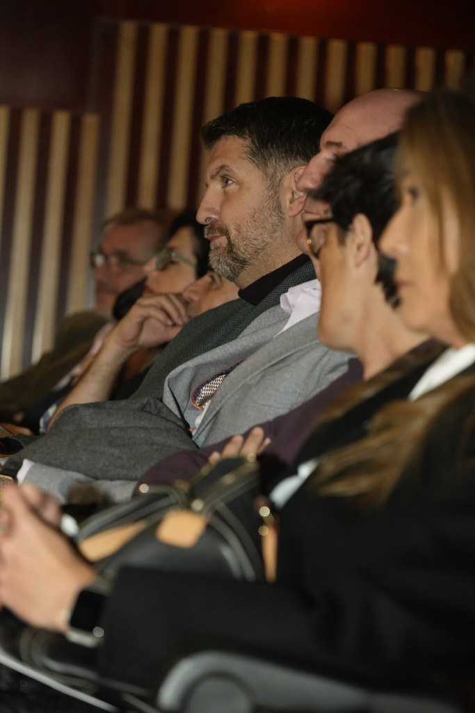 _a741241_54141491024_l