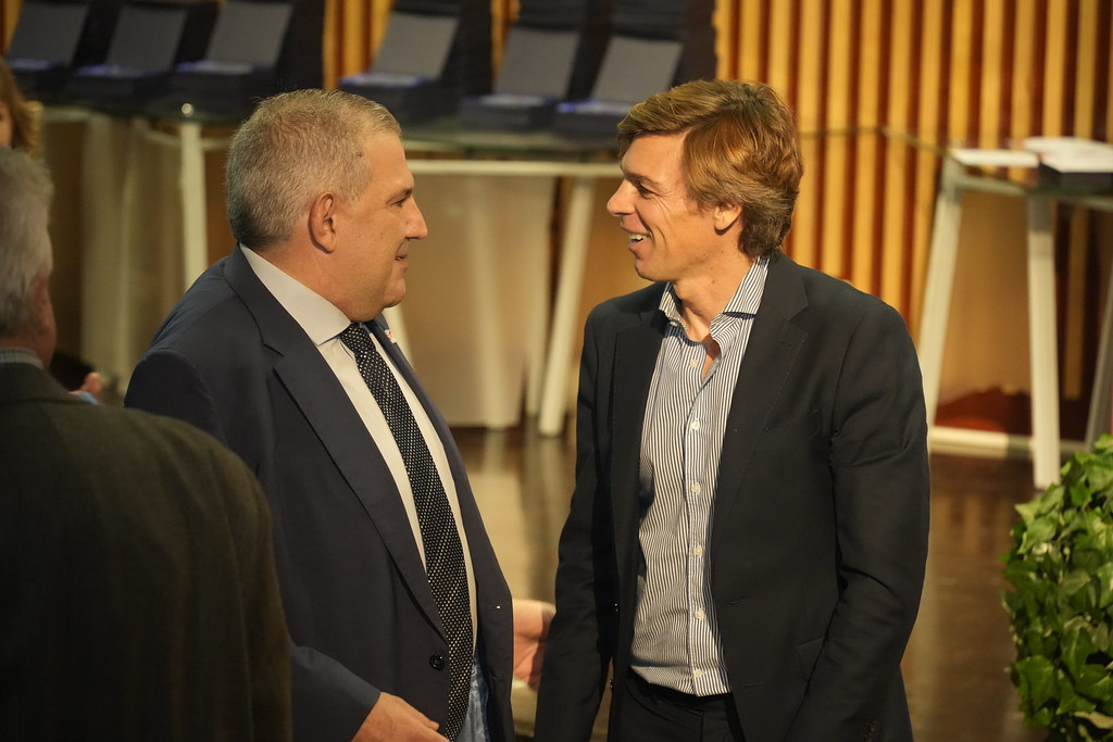 _a746252_53399204228_l