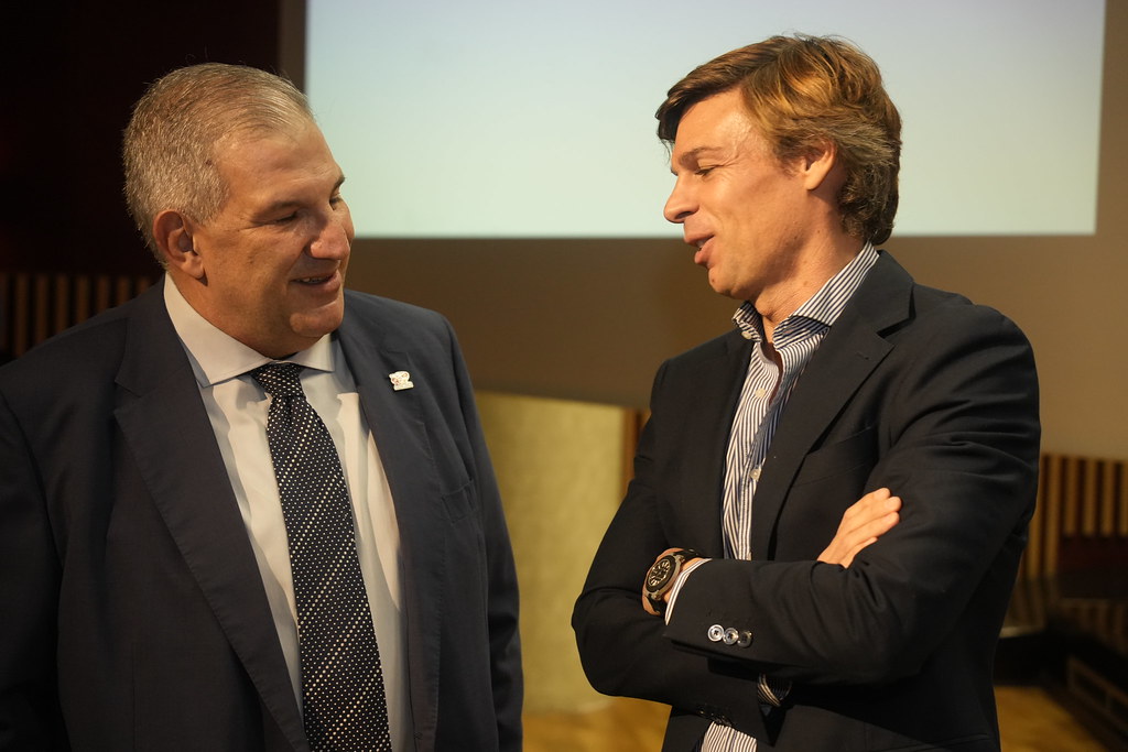 _a746260_53398083852_l