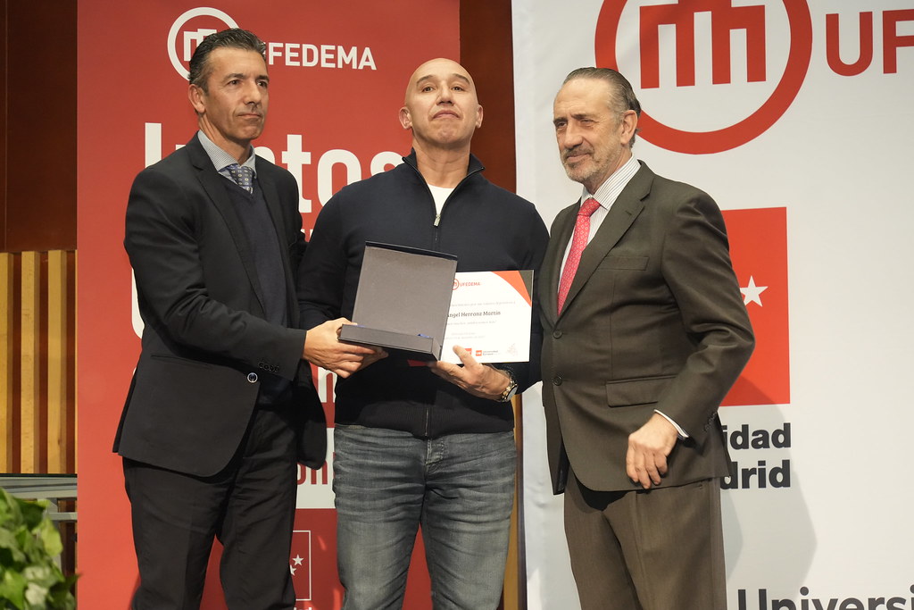 _a746705_53399335439_l